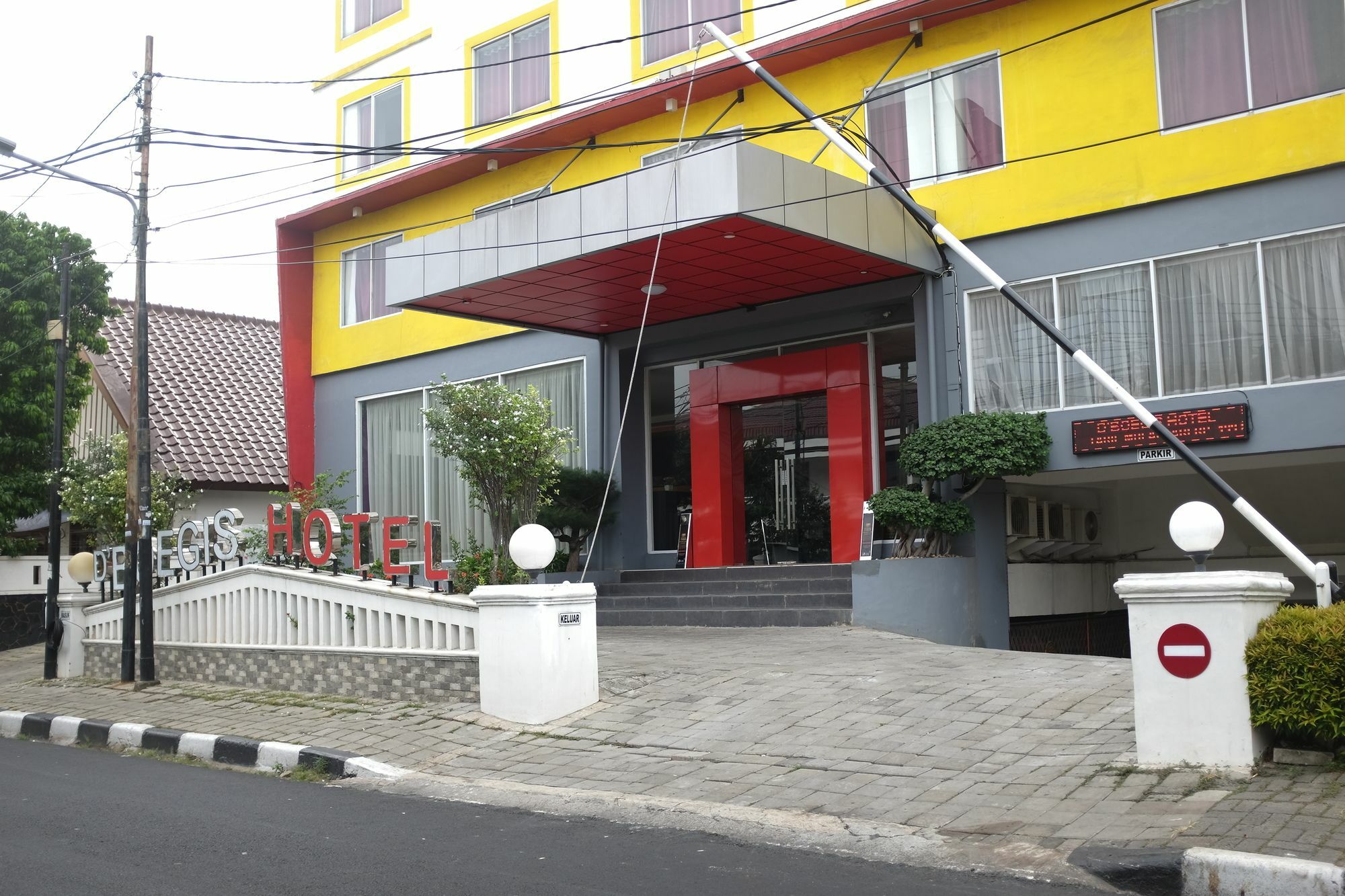 红多兹Plus酒店-近塞嫩 雅加达 外观 照片